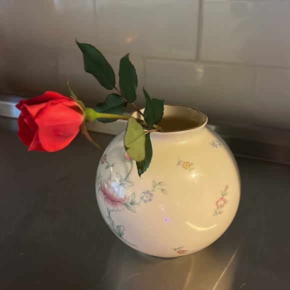 🌹Lenox 🌹China Rose Manor Globe Vase •hand decorated with 24k gold 💎 - Picture 6 of 7